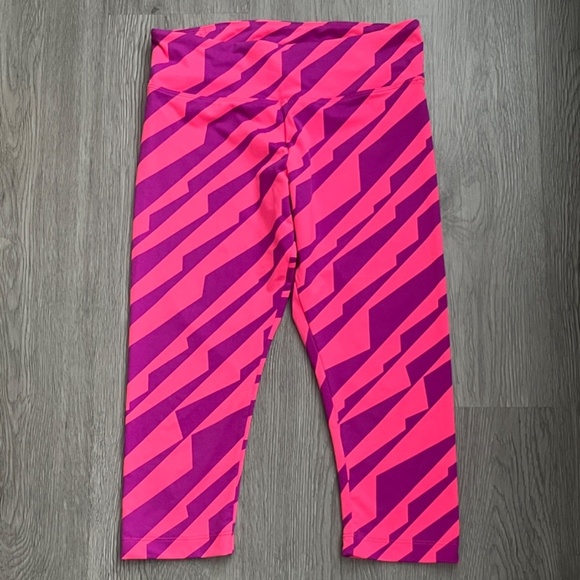 Marika Tek Women's Pink/Purple Key Pocket Capri Leggings Size M - Picture 1 of 6